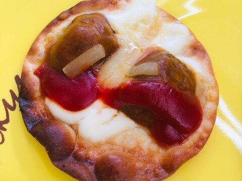 餃子の皮で★ミートボールとチーズのピザ